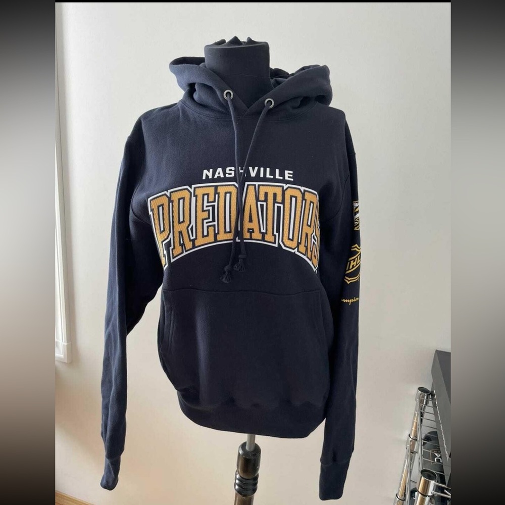 Medium Embroidered Nashville Predators Hoodie